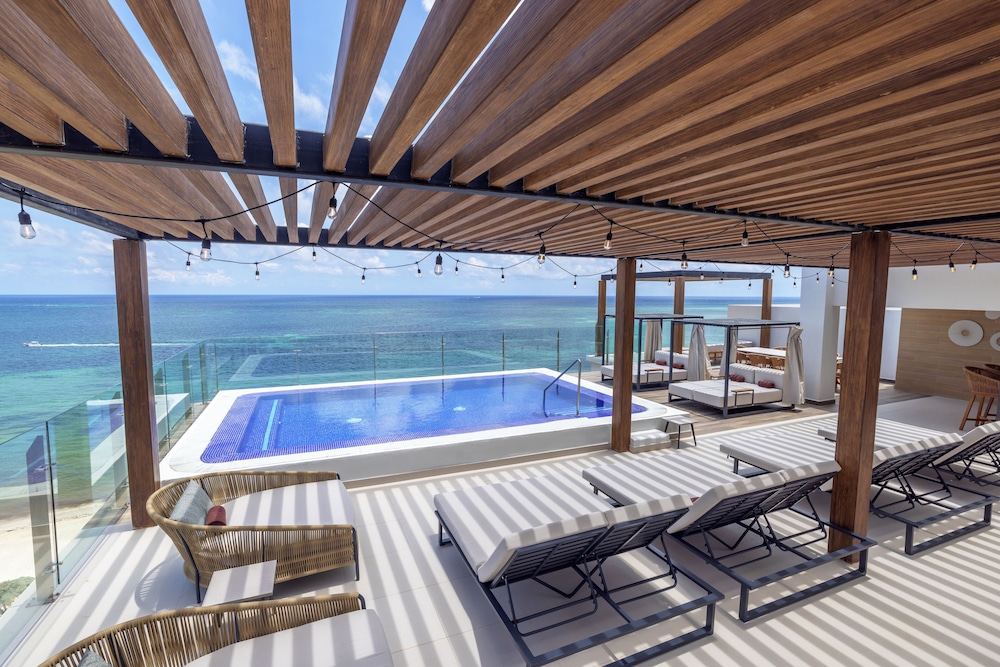 Luxury Sky Chairman Suite Two Bedroom Ocean Front Diamond Club - Photo 18
