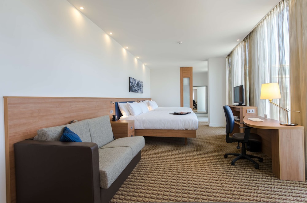 Room, 1 Queen Bed with Sofa bed, Accessible photo 1