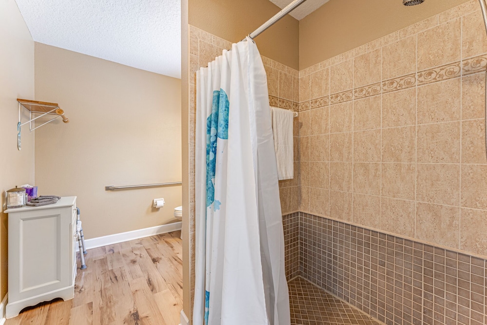 Traditional Room, 2 Queen Beds, Accessible, Private Bathroom photo 3