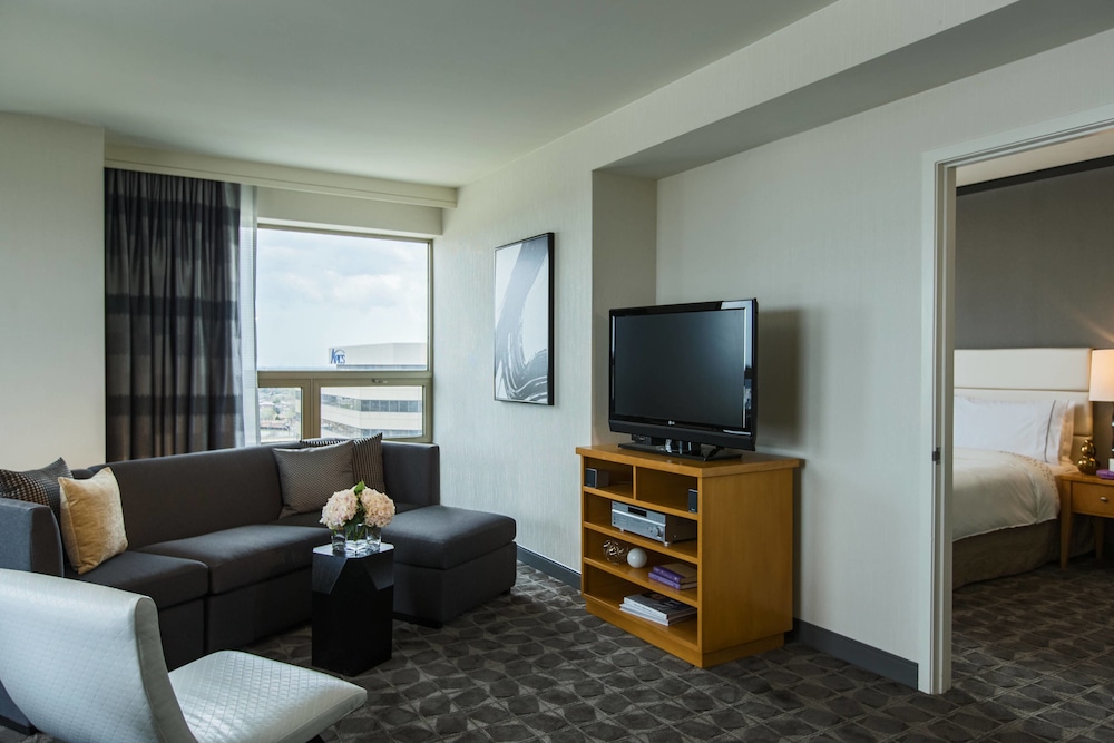 Suite, 1 Bedroom - Photo 3