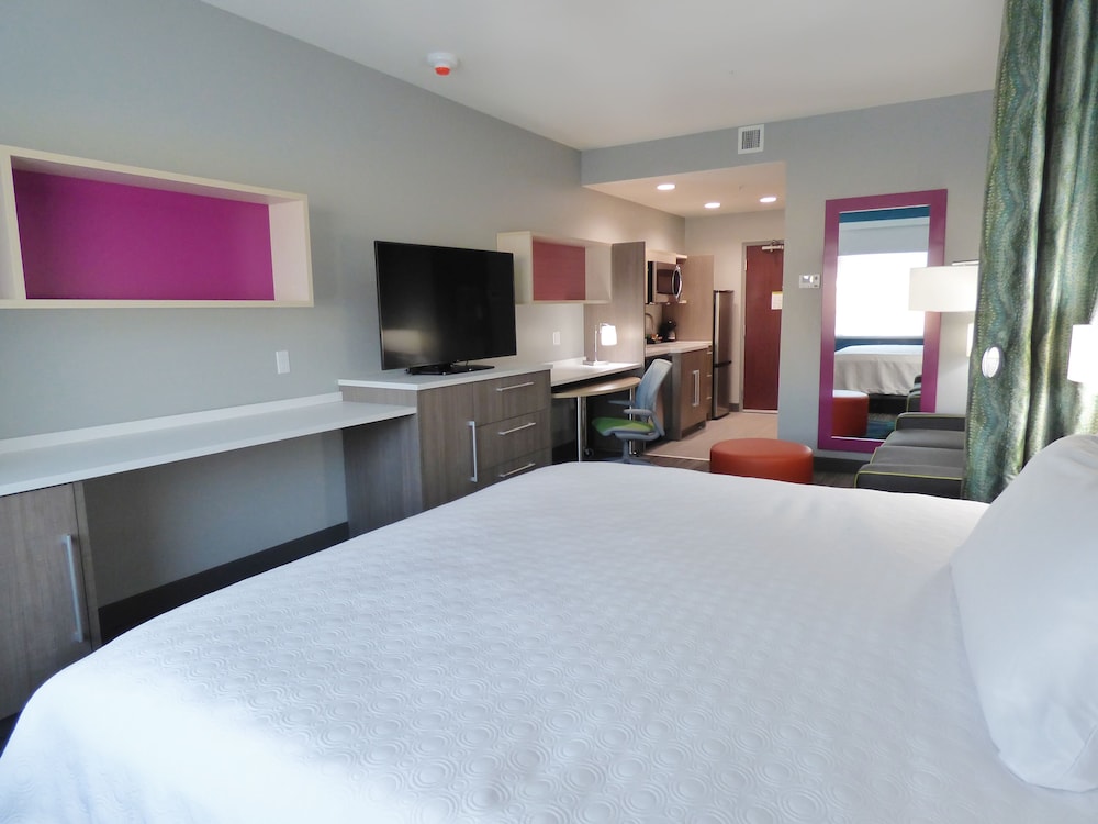 Studio Suite, 1 King Bed, Non Smoking - Photo 2