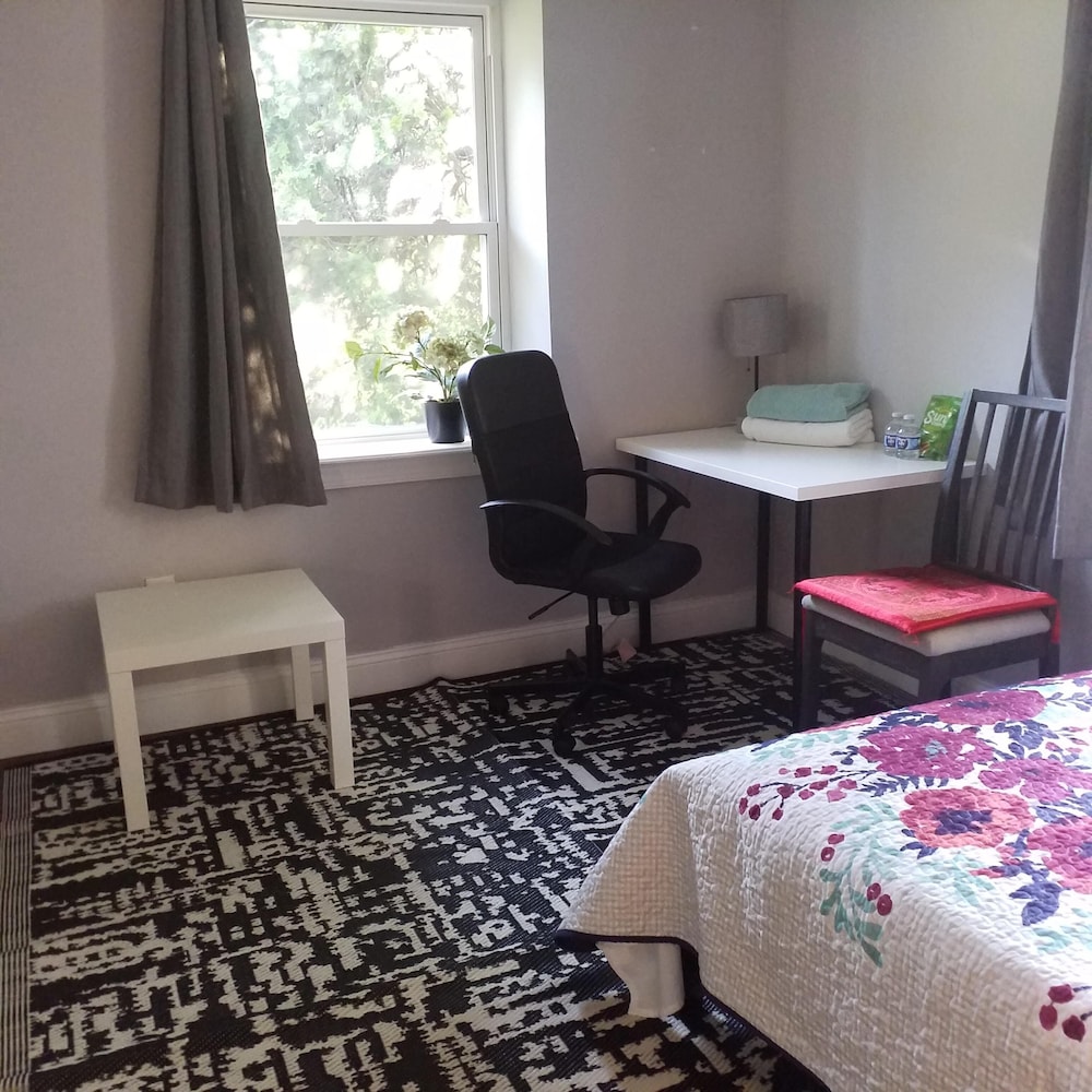 Economy Room, 1 Double Bed, Non Smoking, Shared Bathroom - Photo 9