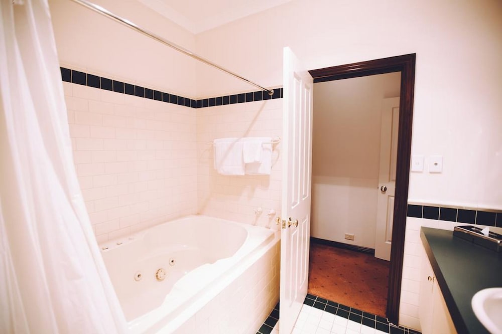 Queen Pub Room (Room above pub) photo 2