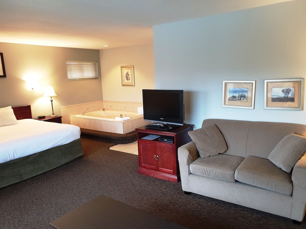 Suite, 1 King Bed, Jetted Tub, River View - Photo 6