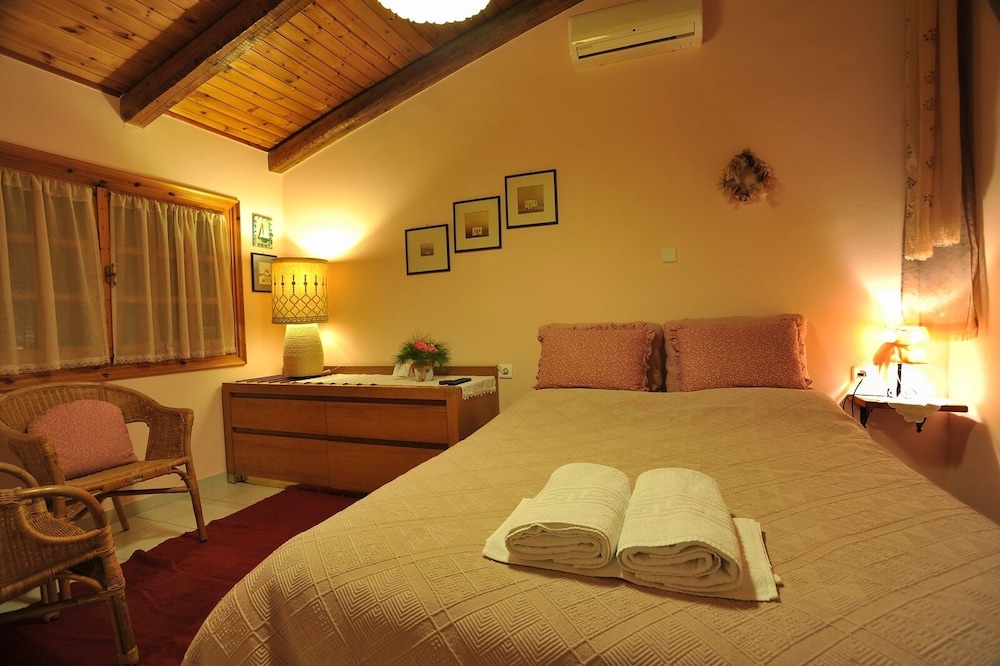 Standard Double Room, Garden View