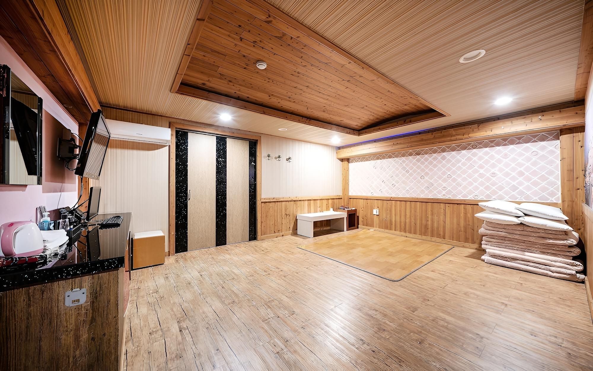 Room (Ondol (private room Netflix available) - Photo 1