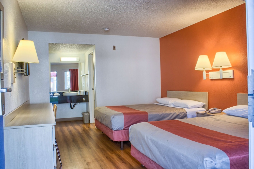Deluxe Room, 2 Double Beds, Non Smoking, Refrigerator & Microwave photo 1
