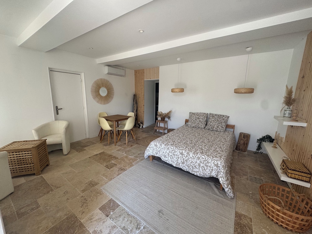 Double Room, Hill View