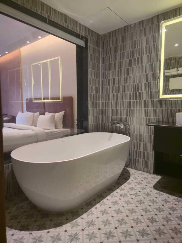 Suite Room With Private Pool - Photo 9