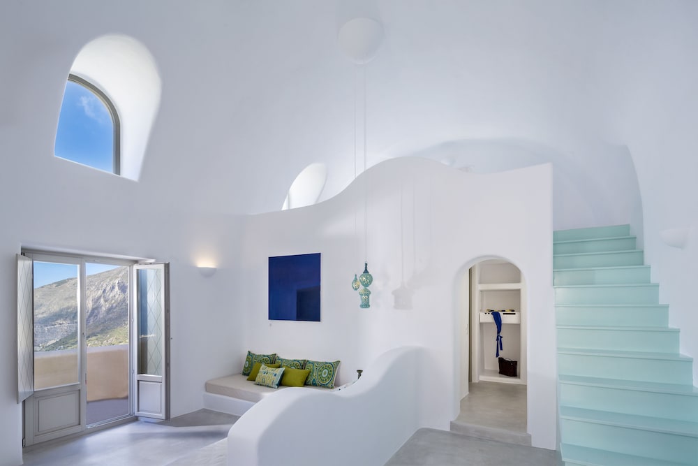 Private Superior Suite Heated Tub