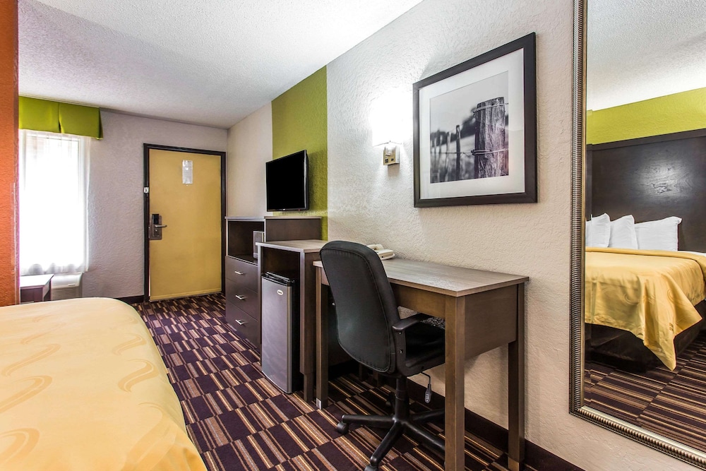 Suite, 1 Queen Bed with Sofa bed, Non Smoking photo 2