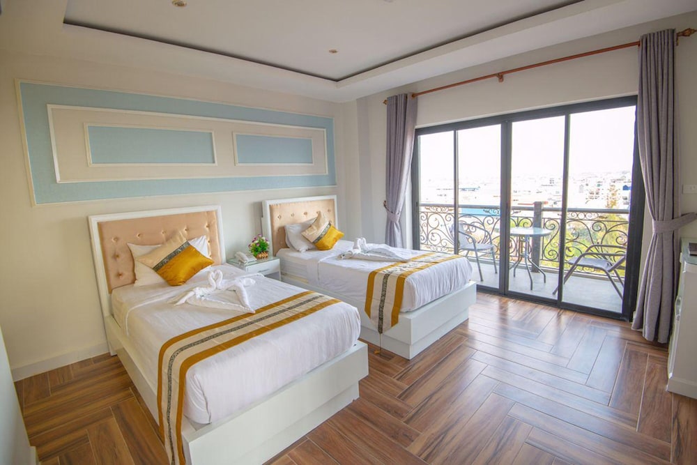 Superior Twin Room with Balcony - Photo 1