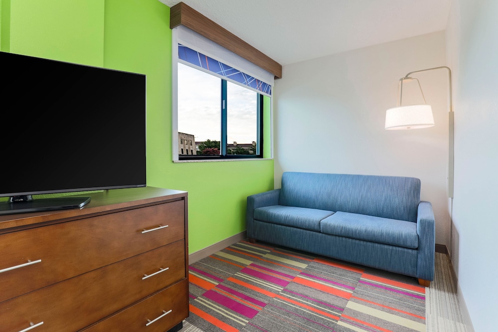 Suite, 1 King Bed, Accessible Bathtub (Mobility, Accessible Tub) - Photo 1