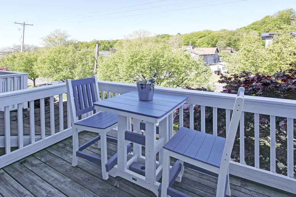 City Townhome, 3 Bedrooms, Patio photo 3