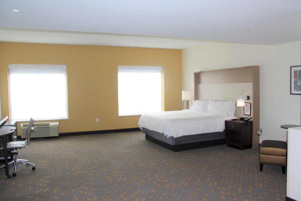 Premium Room, 1 King Bed - Photo 4