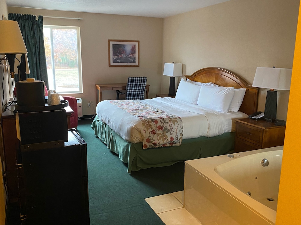 Standard Room, 1 King Bed, Non Smoking, Jetted Tub photo 1