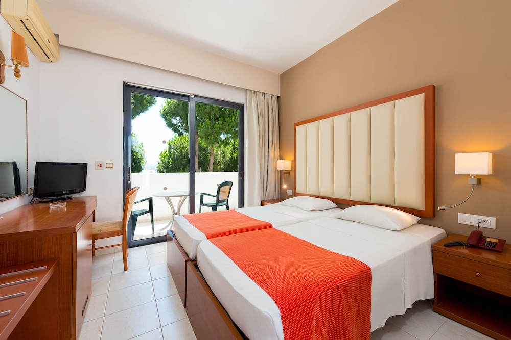 Double or Twin Room photo 3