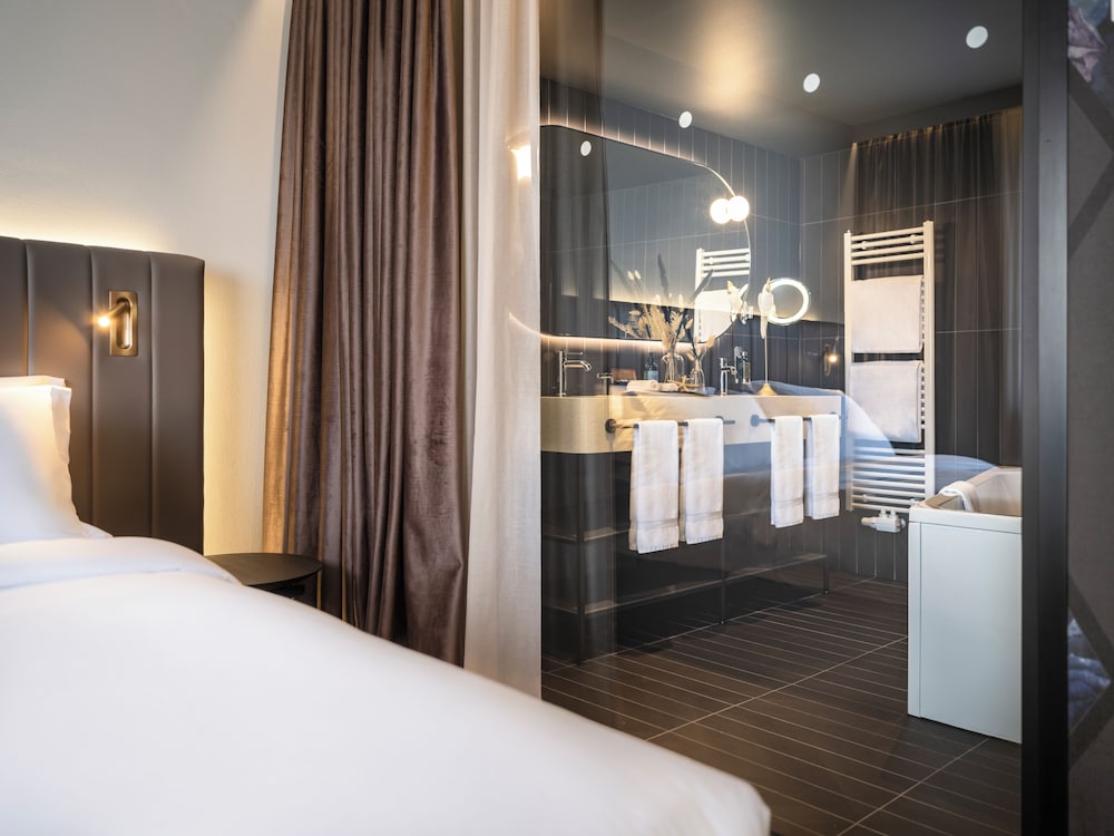 Suite, 1 King Bed (Maestro) photo 3