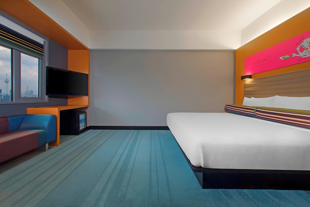 Room, 1 King Bed photo 2