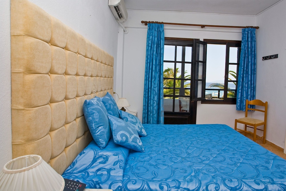 Double Room Sea View by the Pool photo 1