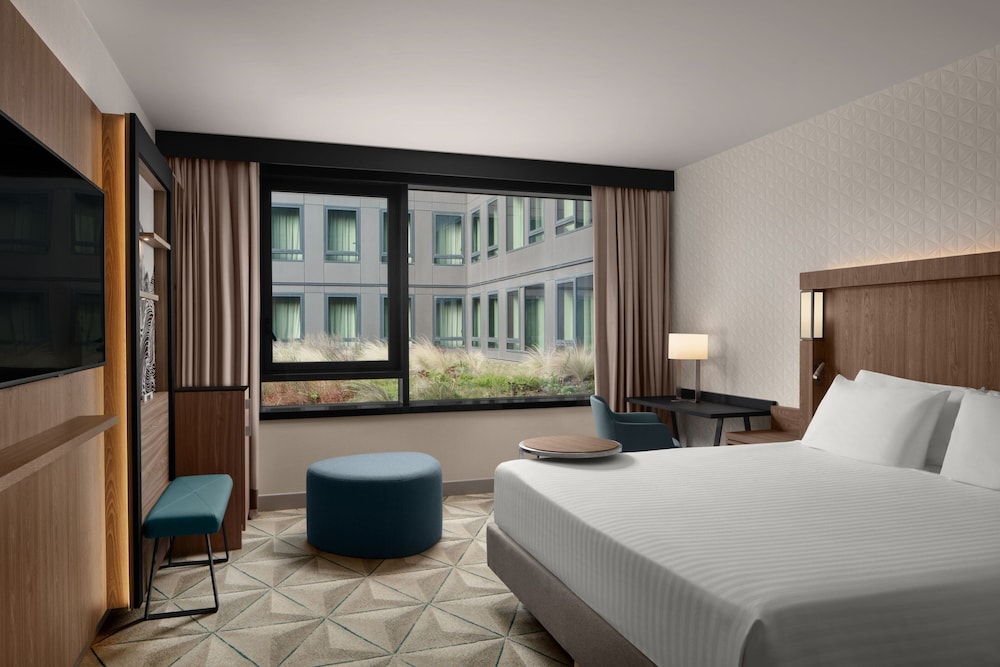 Standard Room, 1 King Bed - Photo 1