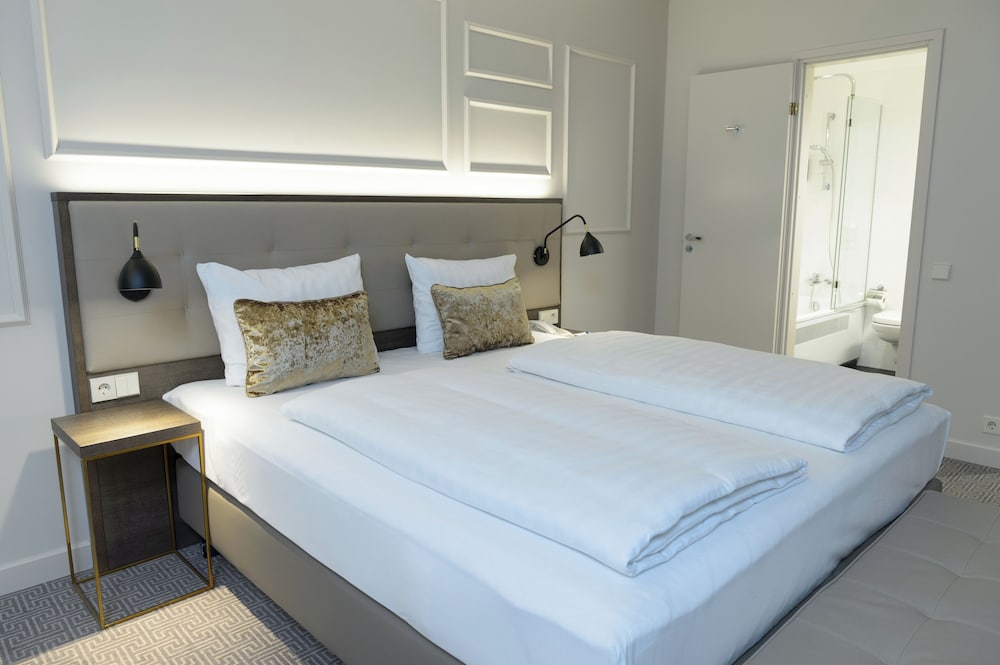 Comfort King with Park View