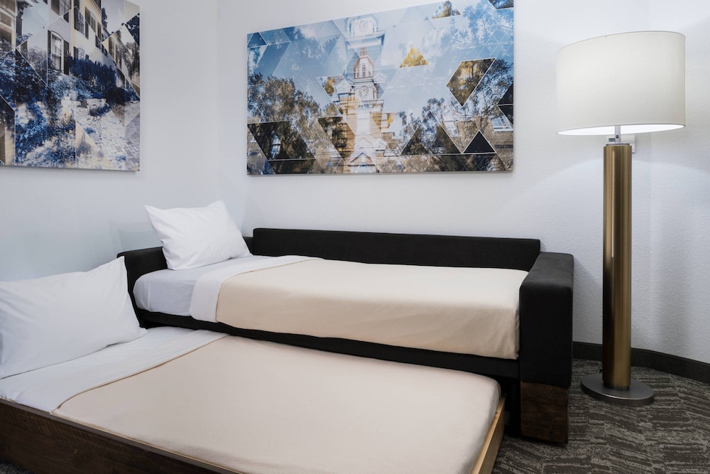 Suite, 2 Queen Beds - Photo 3