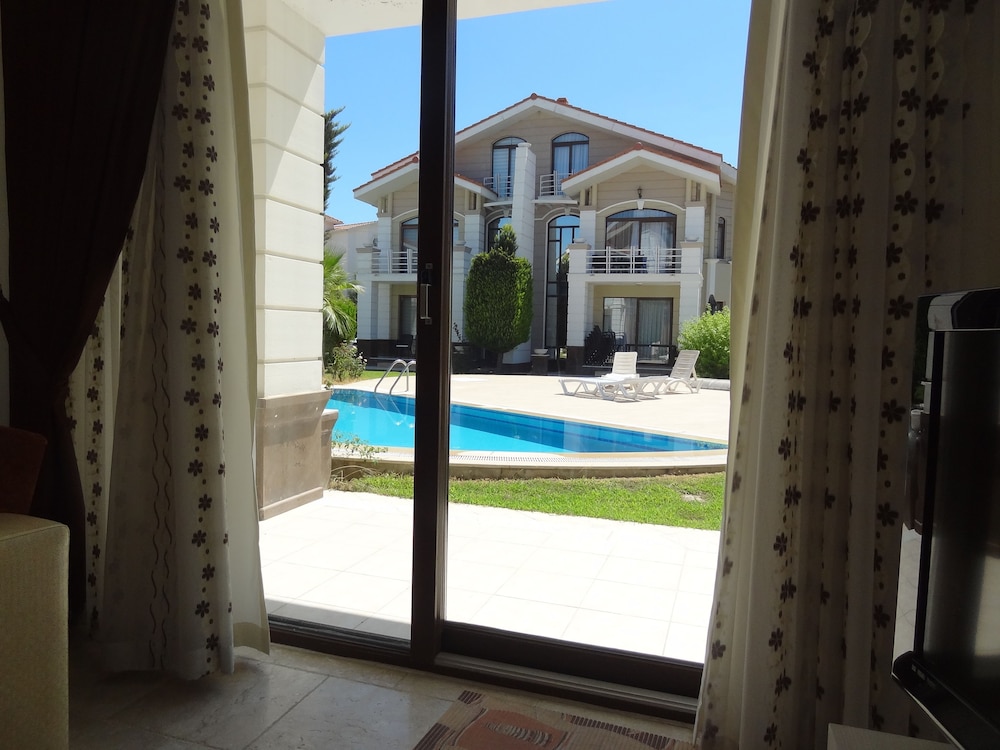 Villa photo 3
