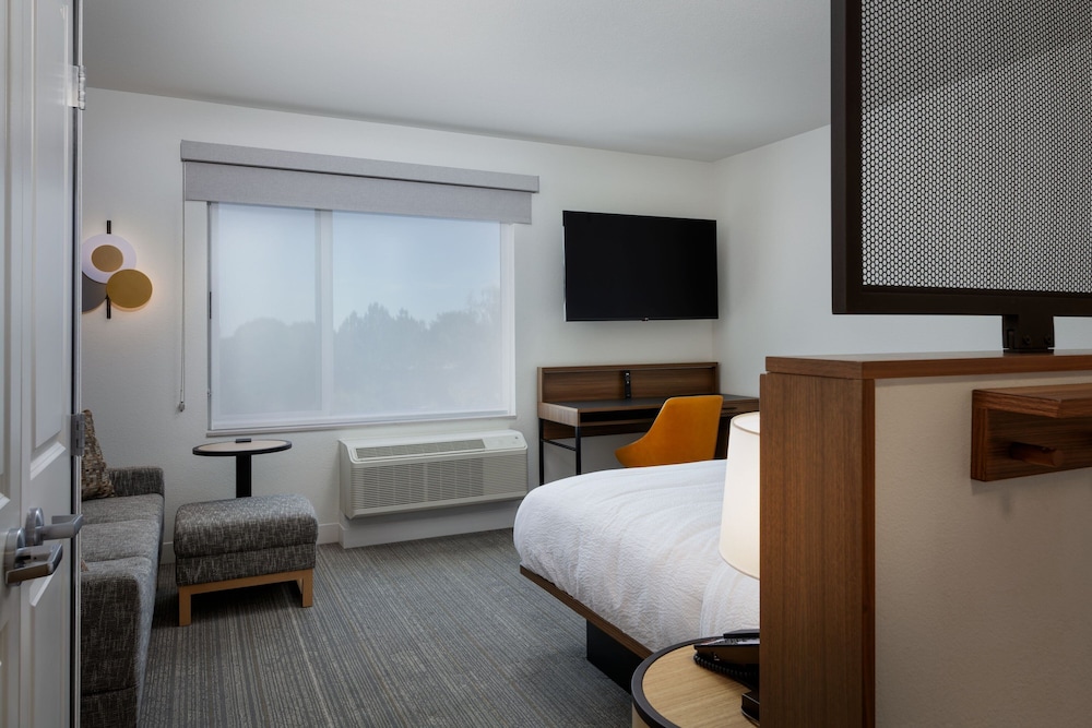 Studio, 1 King Bed (Hearing Accessible) - Photo 1