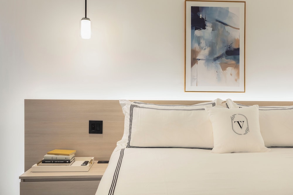 Standard Room, 1 King Bed, Accessible photo 2