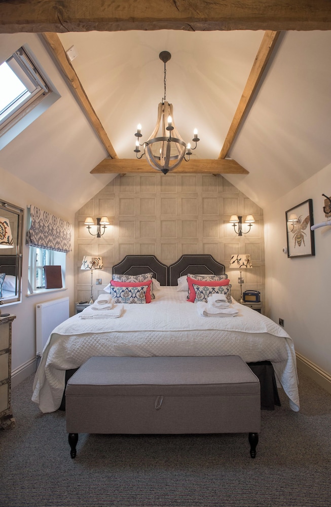 Mistletoe Main House