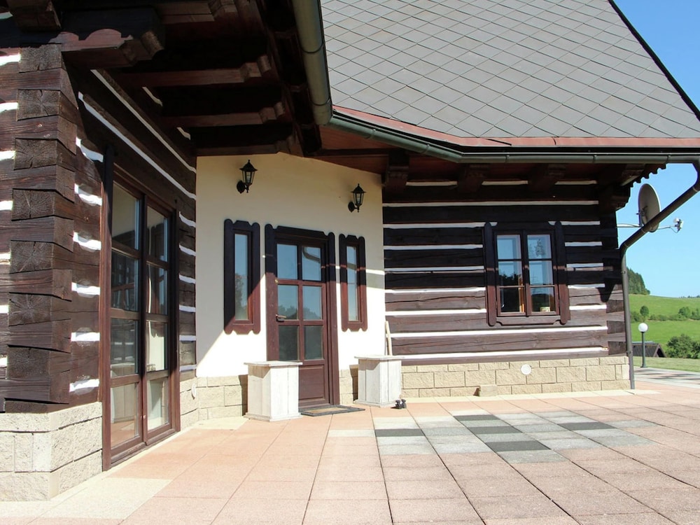Villa photo 2