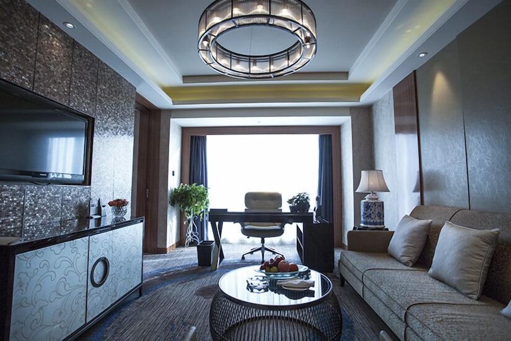 Business Suite photo 2