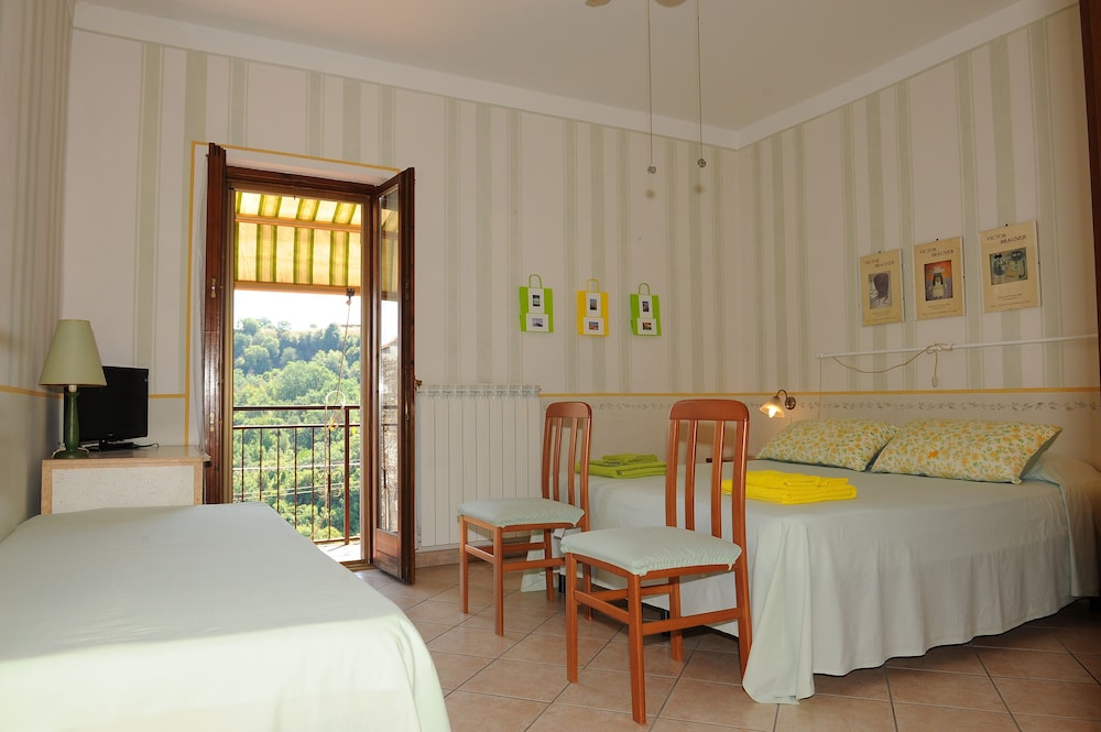 Family Room, Private Bathroom (External) photo 2