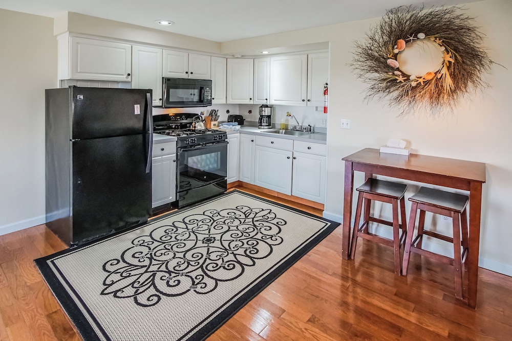 Deluxe Condo, 1 Bedroom, Kitchen photo 2