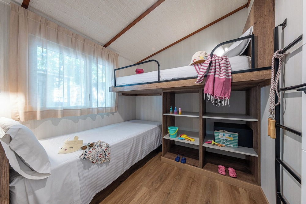 Bungalow, 2 Bedrooms (Cancun) (Bunk beds & BBQ - 3 people) photo 3