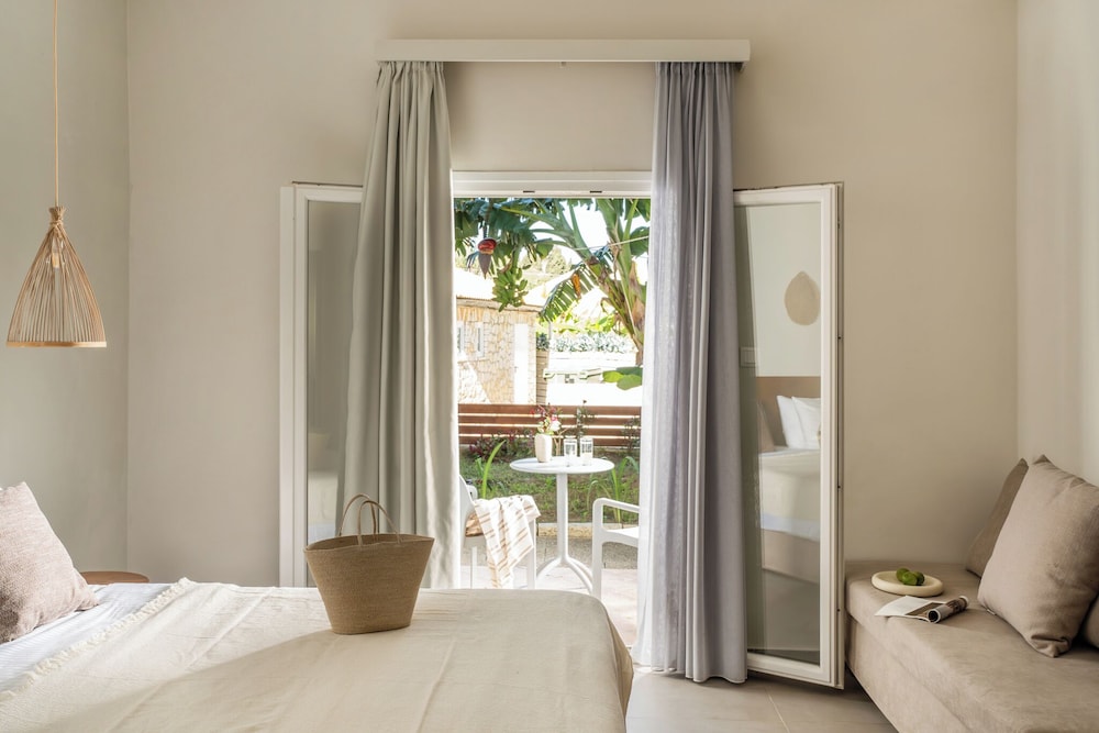 Classic Triple Room (AYLA)