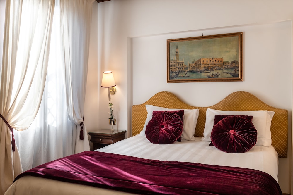 Double Room Single Use, Lagoon View photo 3