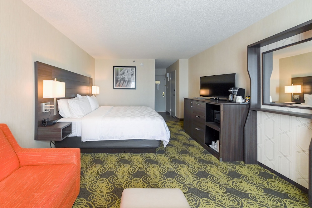 Standard Room, 1 King Bed (Walk-In Shower) - Photo 6