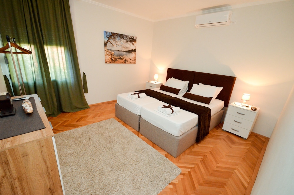 Premier Apartment photo 1