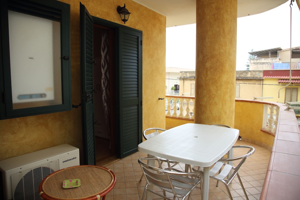 Deluxe Triple Room, Balcony photo 2