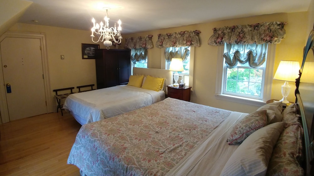 Family Room, 2 Bedrooms photo 2