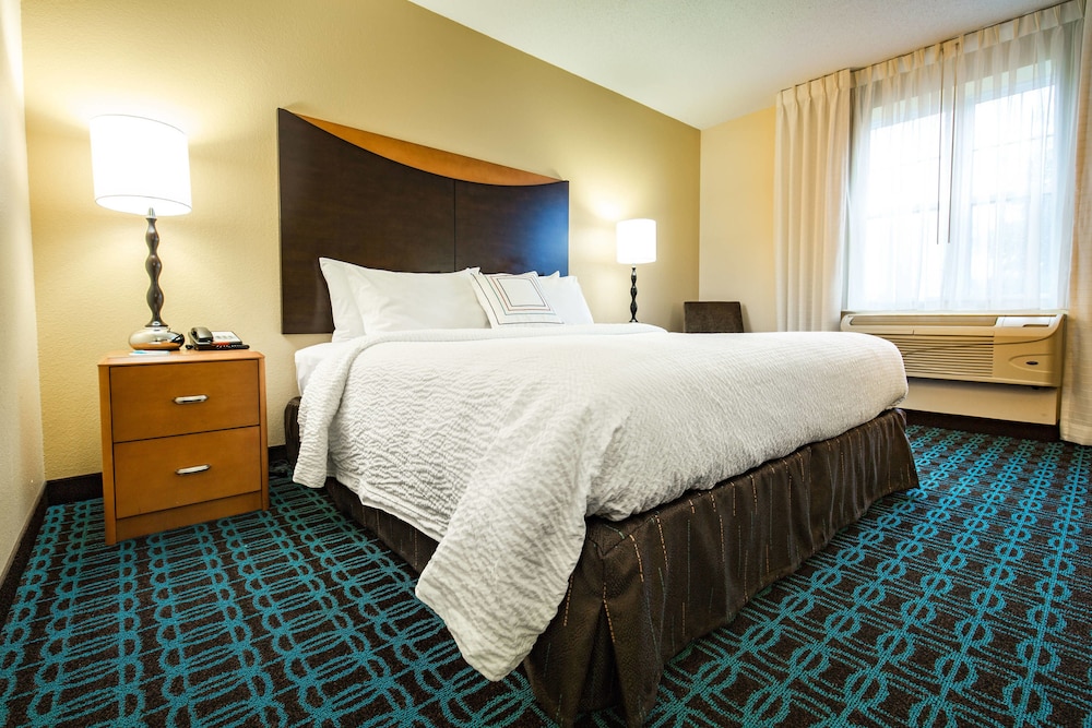 Traditional Room, 1 King Bed, Partial Ocean View (Hearing Accessible) photo 2