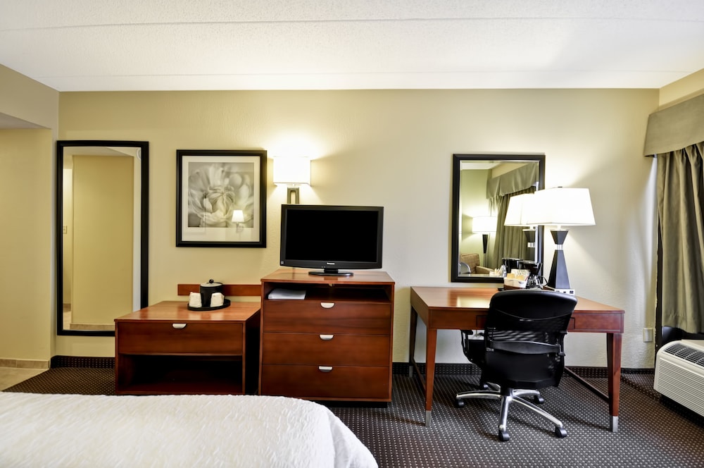 Room, 1 King Bed, Non Smoking - Photo 2