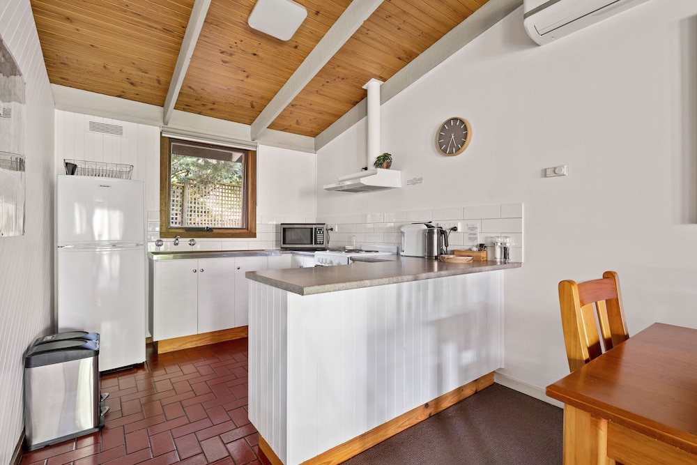 Standard Suite, 2 Bedrooms, Non Smoking, Kitchen photo 3