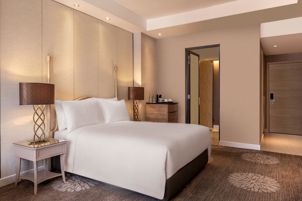 Club Room, 1 Queen Bed (Dusit Club) photo 2