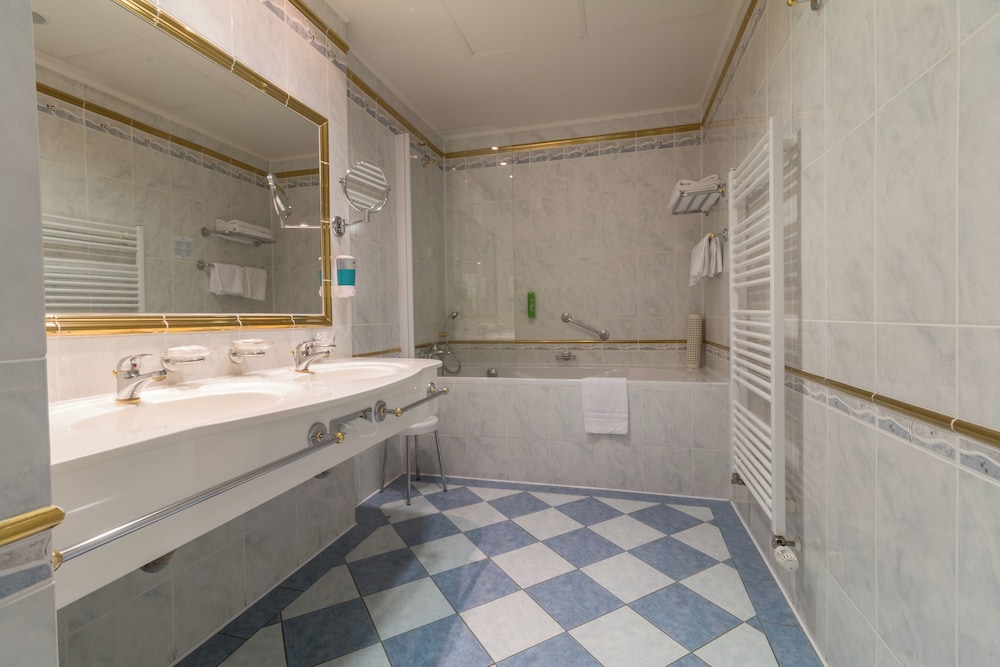 Standard Suite with Wellness and Fitness Access - Photo 4