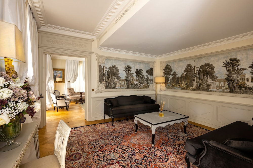 Suite - Photo 3