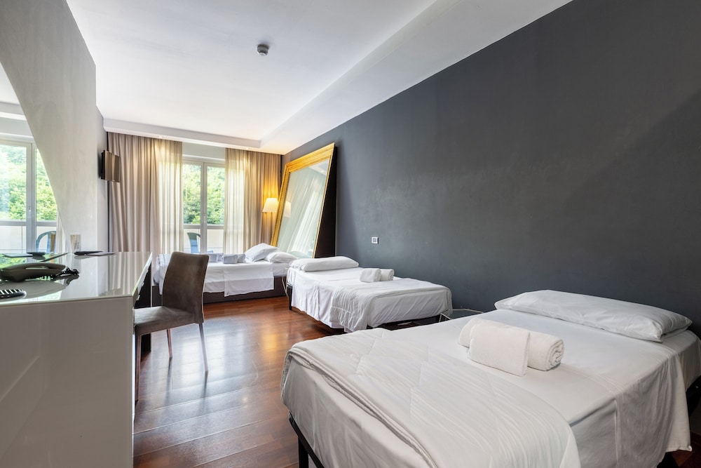 Quadruple Room - Photo 1