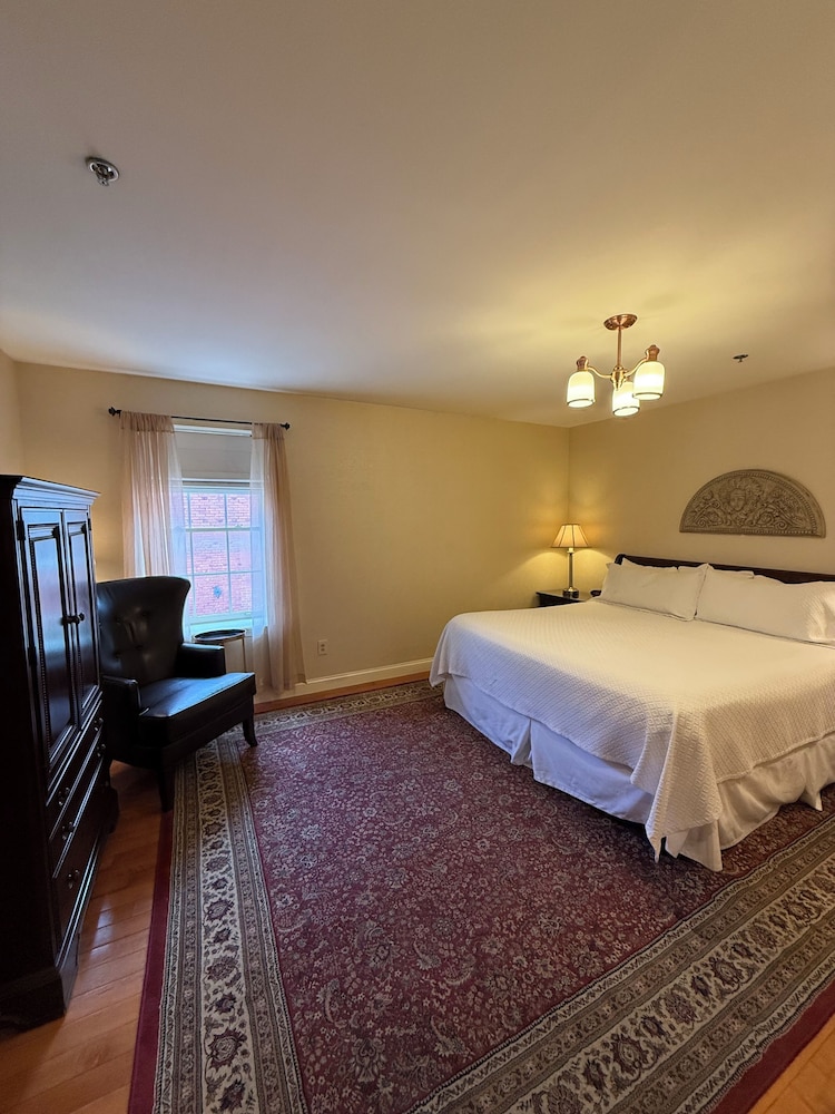 Standard Room-1 King Bed